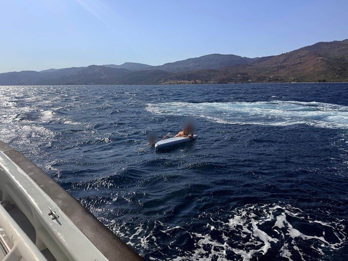 Çanakkale Boğazı'nda Sürüklenen 2 Kürek Sörfçüsü Kurtarıldı Çanakkale Boğazı'nda Sürüklenen 2 Kürek Sörfçüsü Kurtarıldı