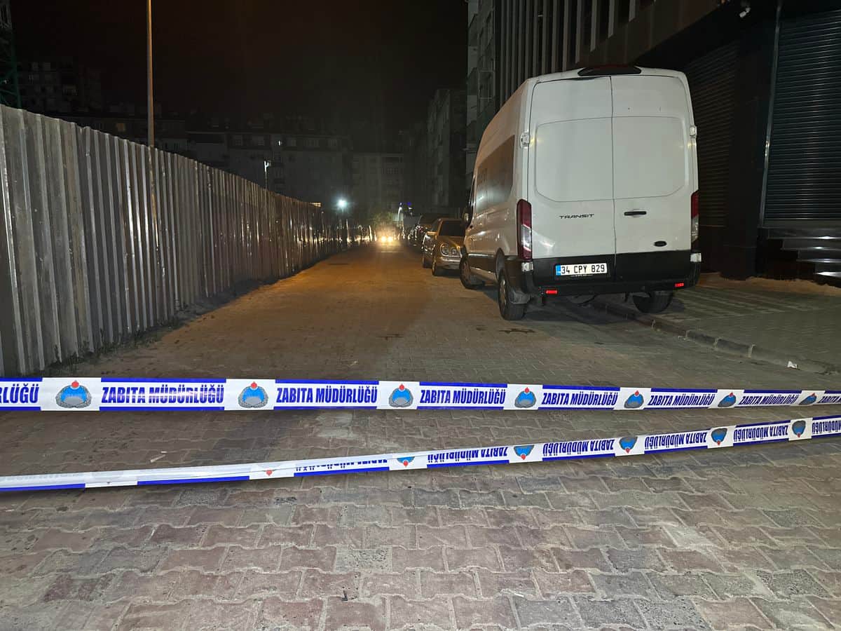 Sultangazi'de İnşaat Temelinde Toprak Kayması Sultangazi'de İnşaat Temelinde Toprak Kayması