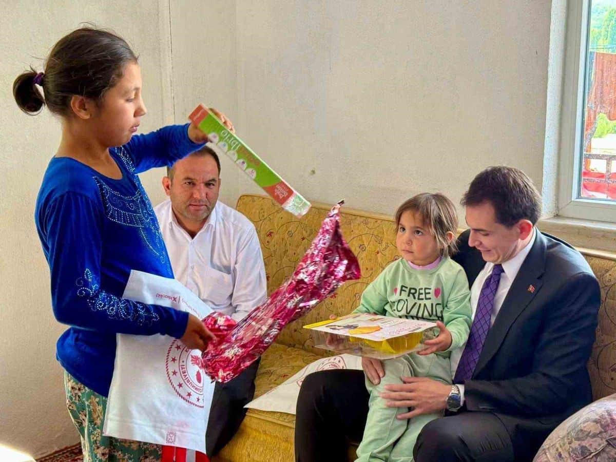 Kaymakam Atam, Kurtdere Köyü'nde Çam Ailesini Ziyaret Etti Kaymakam Atam, Kurtdere Köyü'nde Çam Ailesini Ziyaret Etti
