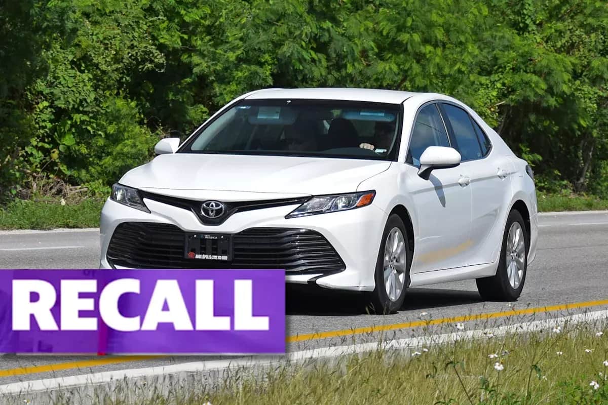 Toyota Camry'de Yazılım Hatası: 16 Bin Araç Geri Çağrıldı Toyota Camry'de Yazılım Hatası: 16 Bin Araç Geri Çağrıldı