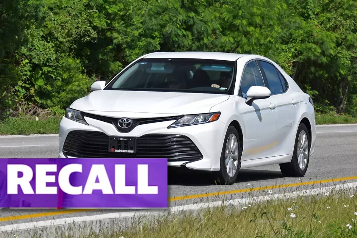 Toyota Camry'de Yazılım Hatası: 16 Bin Araç Geri Çağrıldı Toyota Camry'de Yazılım Hatası: 16 Bin Araç Geri Çağrıldı