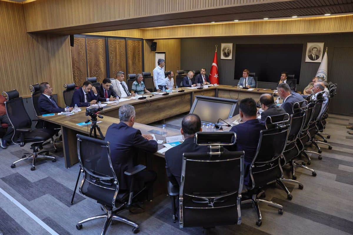 Erzincan'da Mahalle Muhtarlarıyla İstişare Toplantısı Erzincan'da Mahalle Muhtarlarıyla İstişare Toplantısı
