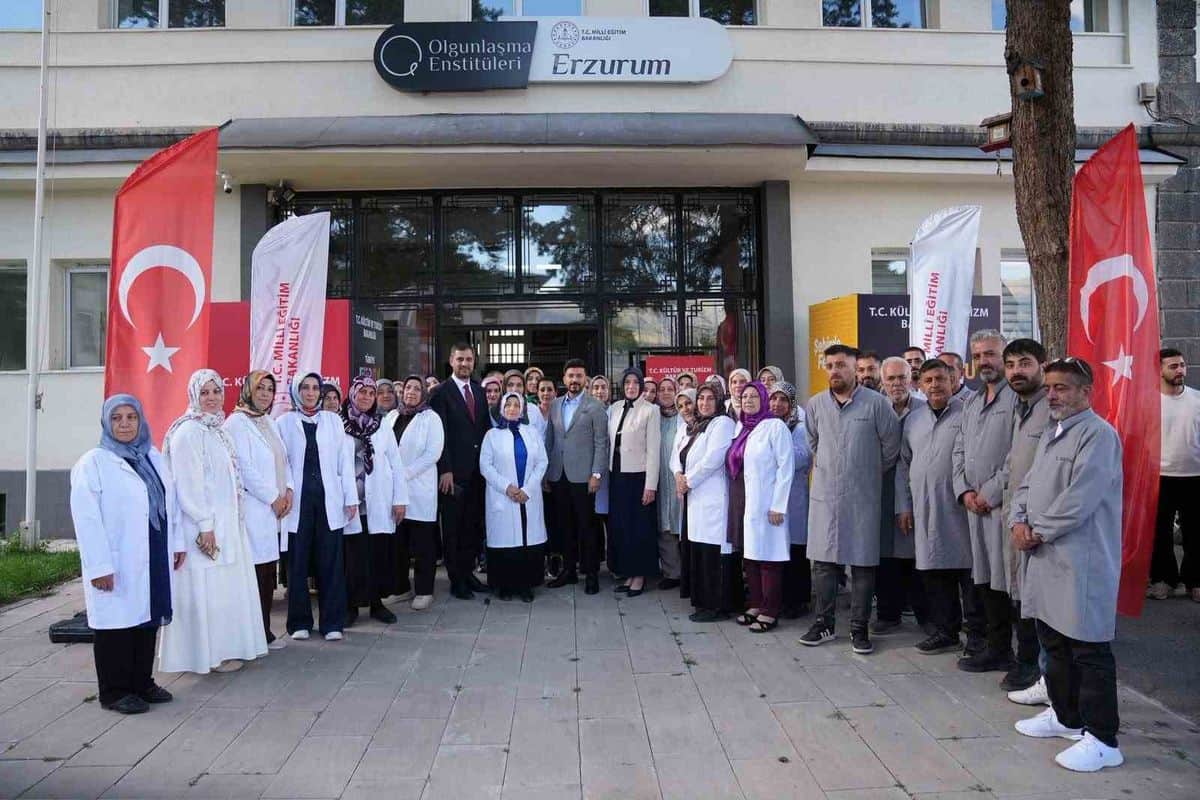 Milli Eğitim Bakanlığı Hayat Boyu Öğrenme Genel Müdürü Topoğlu, Erzurum'da Programlara Katıldı Milli Eğitim Bakanlığı Hayat Boyu Öğrenme Genel Müdürü Topoğlu, Erzurum'da Programlara Katıldı