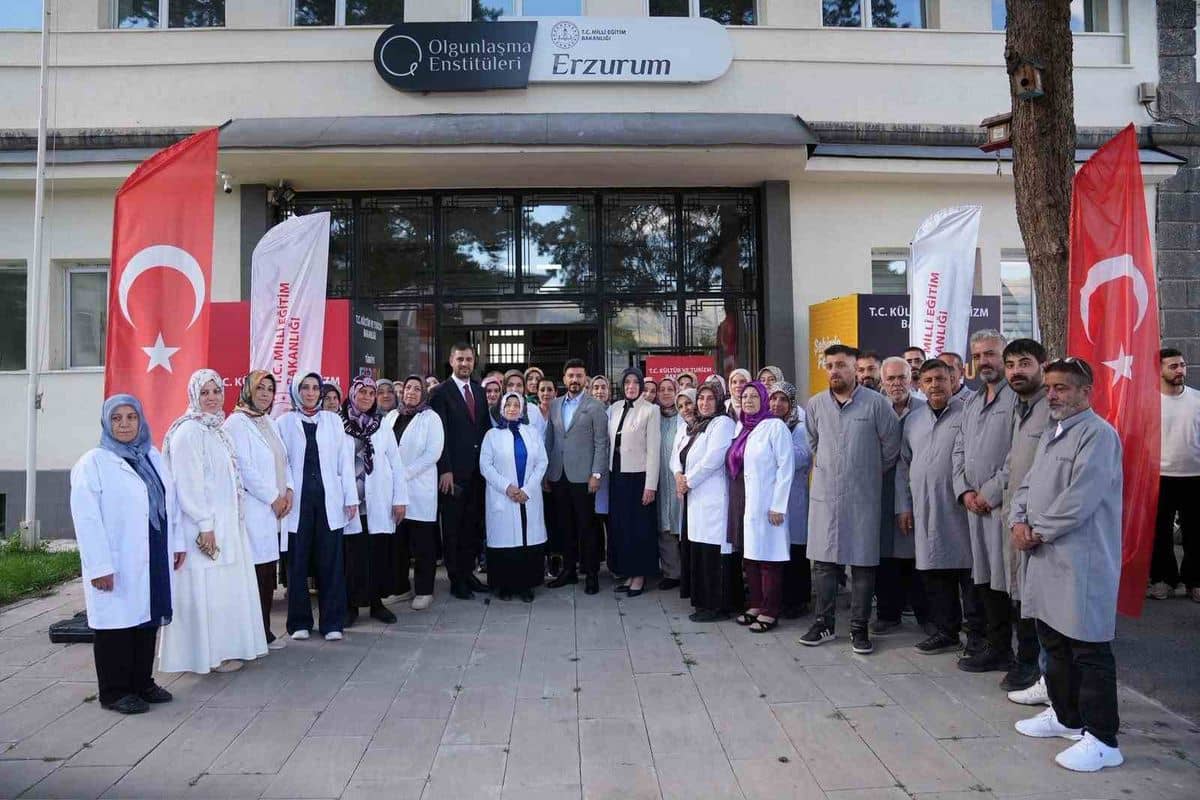 Milli Eğitim Bakanlığı Hayat Boyu Öğrenme Genel Müdürü Topoğlu, Erzurum'da Programlara Katıldı Milli Eğitim Bakanlığı Hayat Boyu Öğrenme Genel Müdürü Topoğlu, Erzurum'da Programlara Katıldı