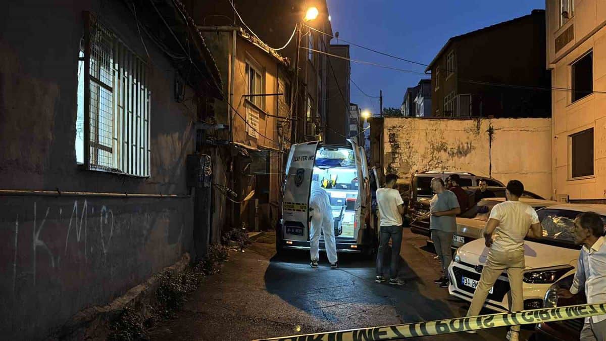 Şişli'de Yalnız Yaşayan Adam Evinde Ölü Bulundu Şişli'de Yalnız Yaşayan Adam Evinde Ölü Bulundu