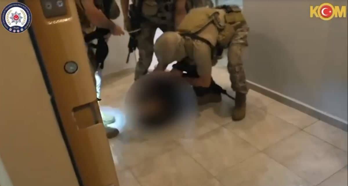 Hatay'da silahlı suç örgütlerine operasyon: 16 gözaltı Hatay'da silahlı suç örgütlerine operasyon: 16 gözaltı