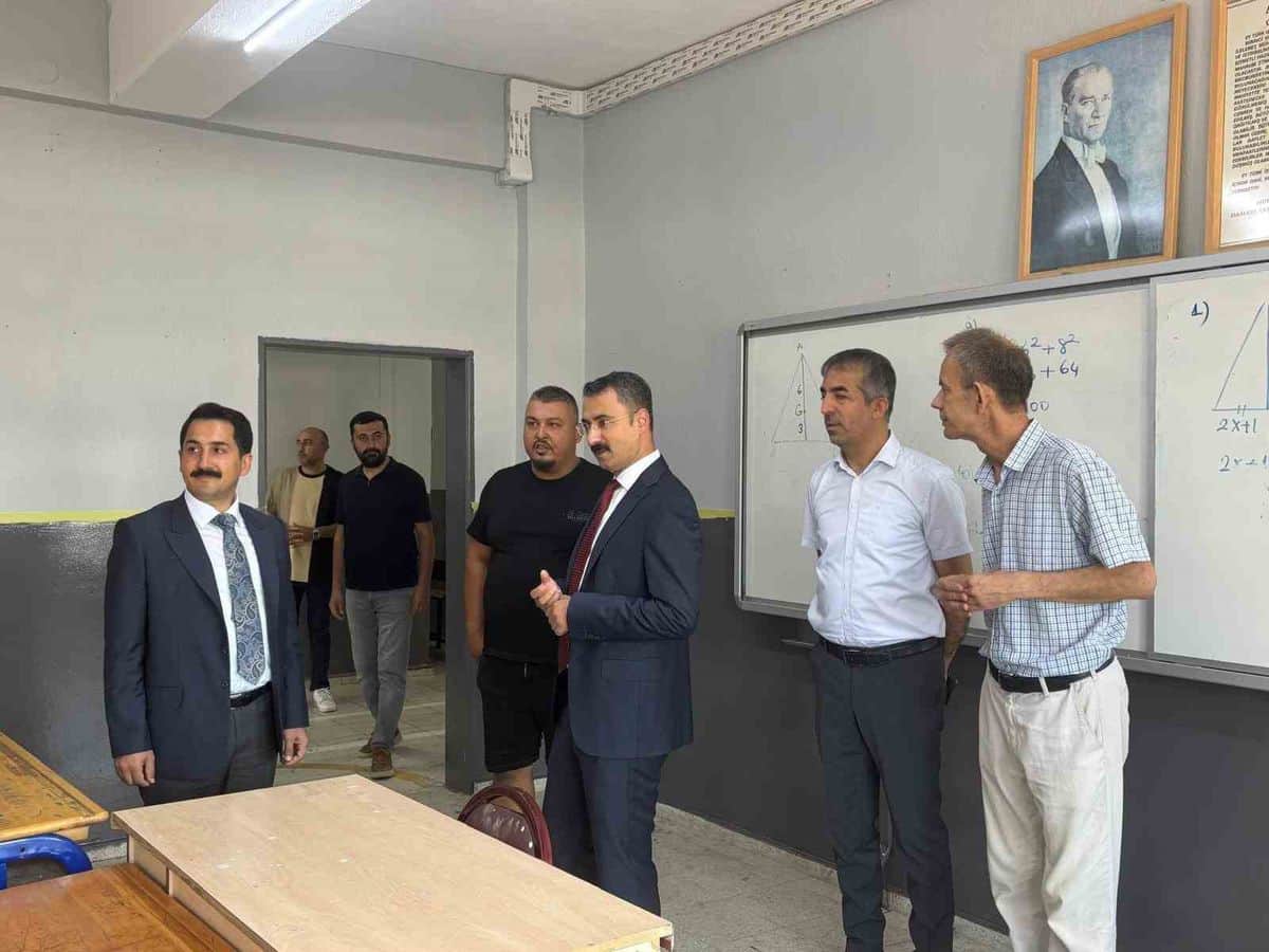 Alaşehir'de Denetimli Serbestlik Yükümlüleri Okulları Yeniliyor Alaşehir'de Denetimli Serbestlik Yükümlüleri Okulları Yeniliyor