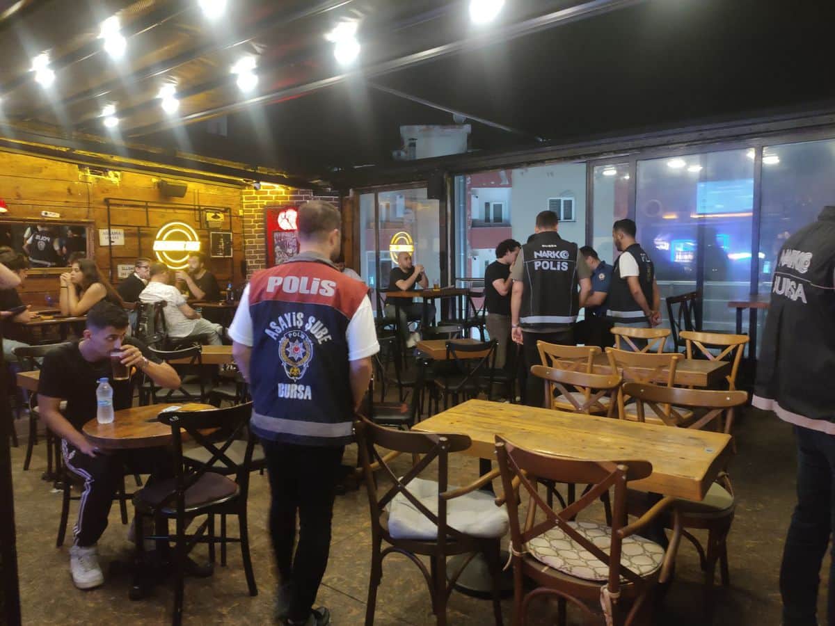 Nilüfer'de polis denetiminde 8 aranan şahıs yakalandı Nilüfer'de polis denetiminde 8 aranan şahıs yakalandı