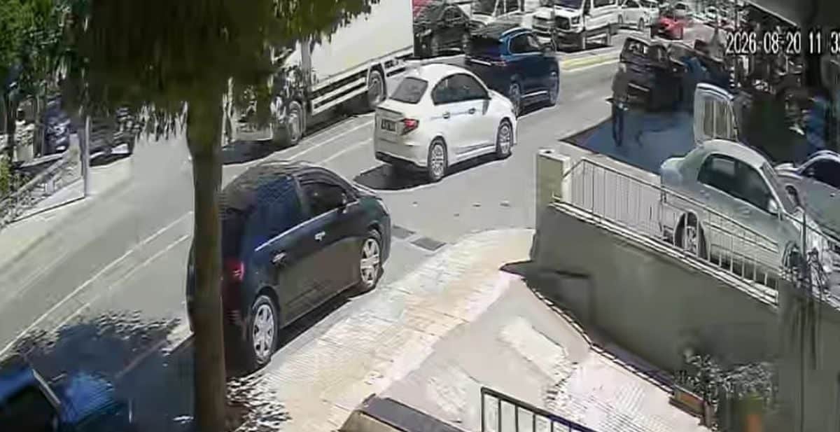 Çorum Belediye Başkanı'nın Togg'u Zincirleme Kazaya Karıştı Çorum Belediye Başkanı'nın Togg'u Zincirleme Kazaya Karıştı
