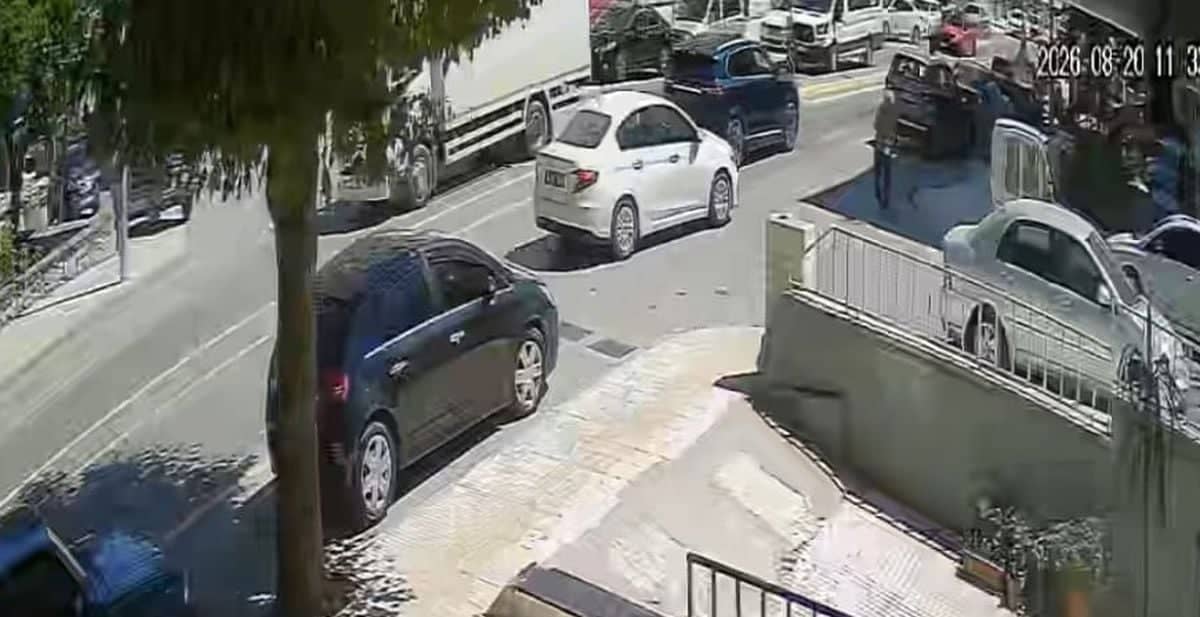 Çorum Belediye Başkanı'nın Togg'u Zincirleme Kazaya Karıştı Çorum Belediye Başkanı'nın Togg'u Zincirleme Kazaya Karıştı