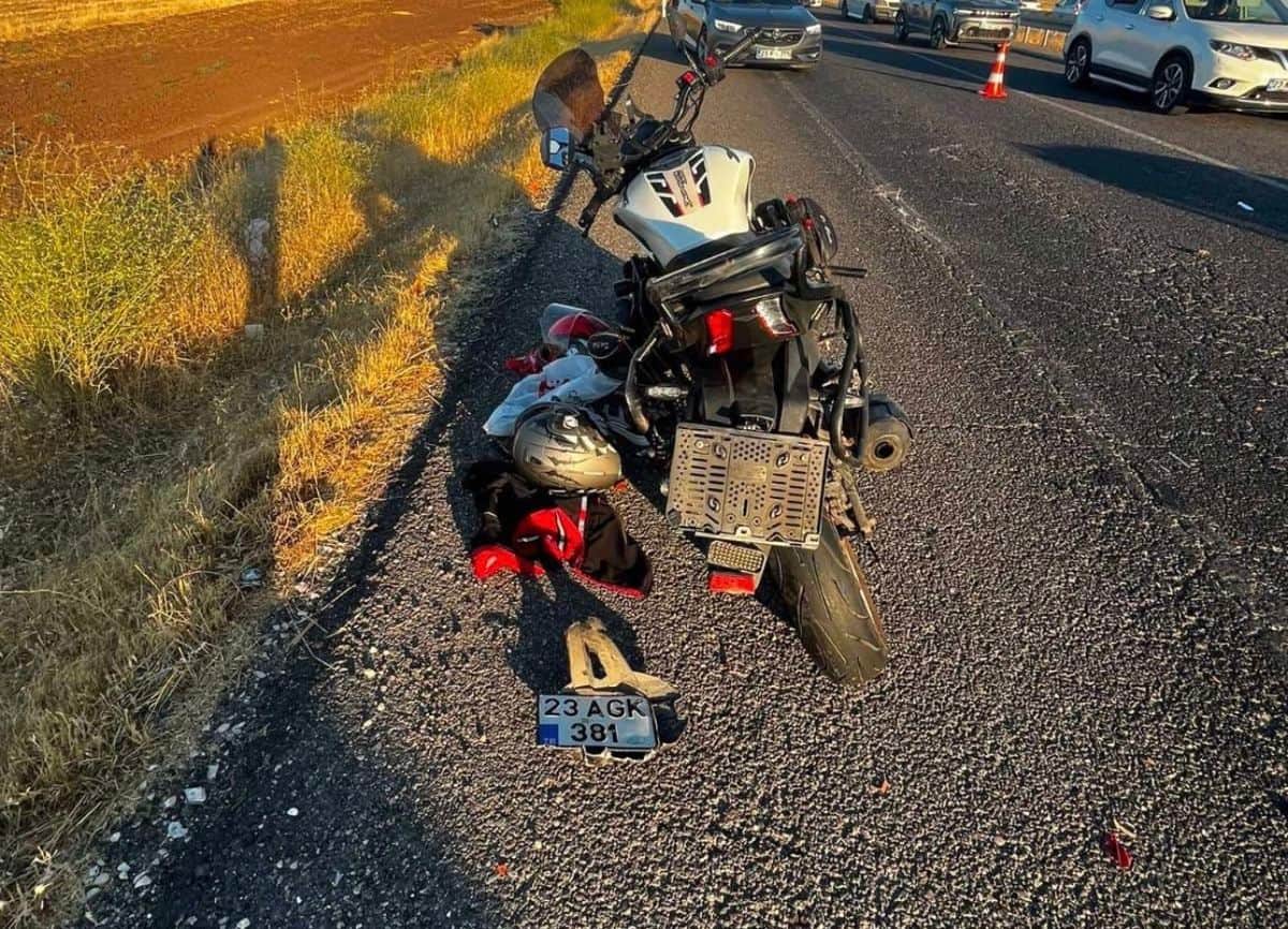 Diyarbakır'da Motosiklet-Kamyonet Çarpışması: 1 Ölü, 1 Yaralı Diyarbakır'da Motosiklet-Kamyonet Çarpışması: 1 Ölü, 1 Yaralı