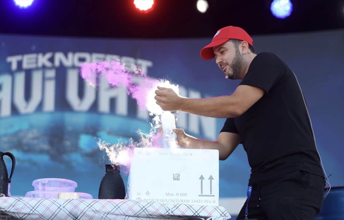 TEKNOFEST Mavi Vatan'da Çocuklar Bilimle Buluşuyor TEKNOFEST Mavi Vatan'da Çocuklar Bilimle Buluşuyor