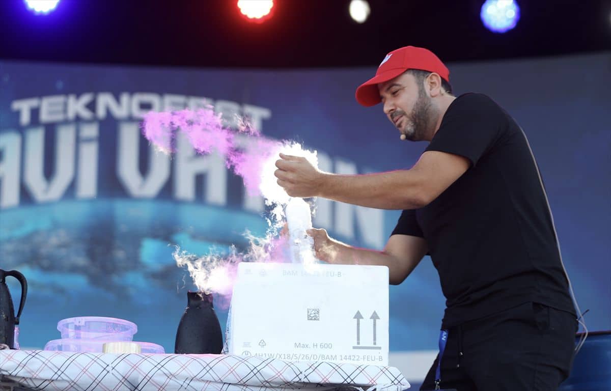TEKNOFEST Mavi Vatan'da Çocuklar Bilimle Buluşuyor TEKNOFEST Mavi Vatan'da Çocuklar Bilimle Buluşuyor