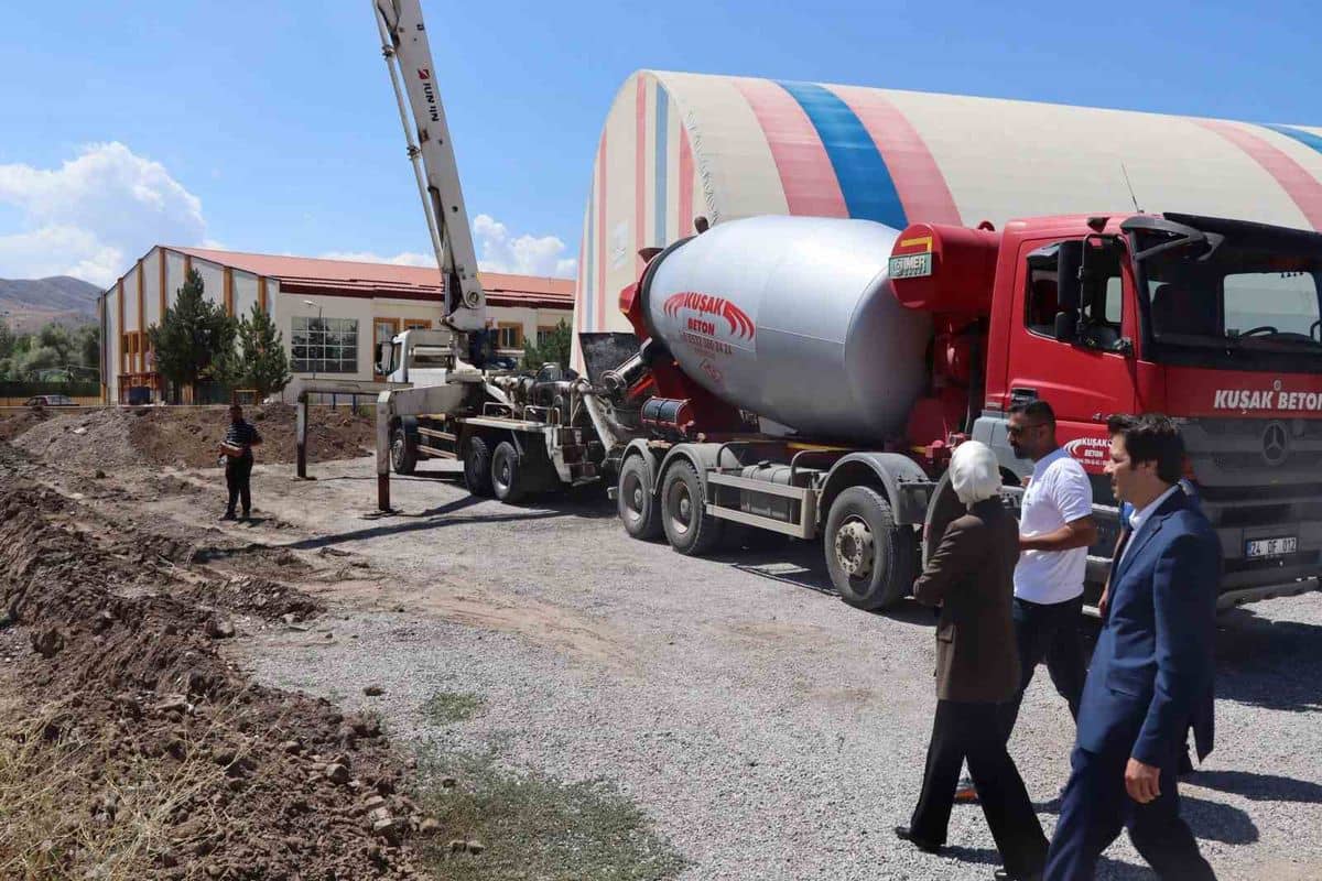 Tercan'da Kreş İçin Temel Atma Töreni Düzenlendi Tercan'da Kreş İçin Temel Atma Töreni Düzenlendi