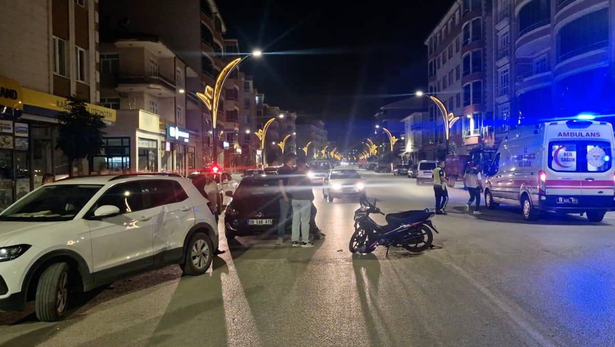 Çorum’da otomobil ile motosiklet çarpıştı: 1 yaralı Çorum’da otomobil ile motosiklet çarpıştı: 1 yaralı