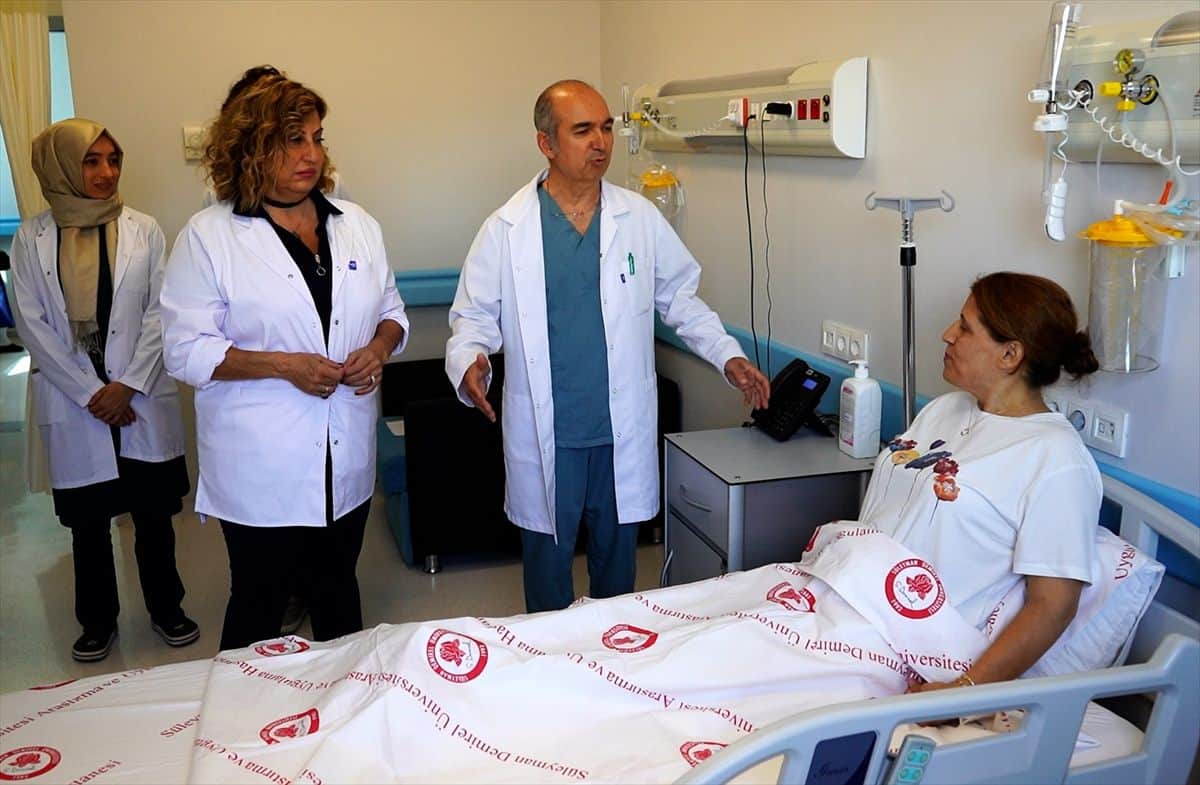 SDÜ'de 6 kg'lık dev miyom ameliyatla çıkarıldı SDÜ'de 6 kg'lık dev miyom ameliyatla çıkarıldı