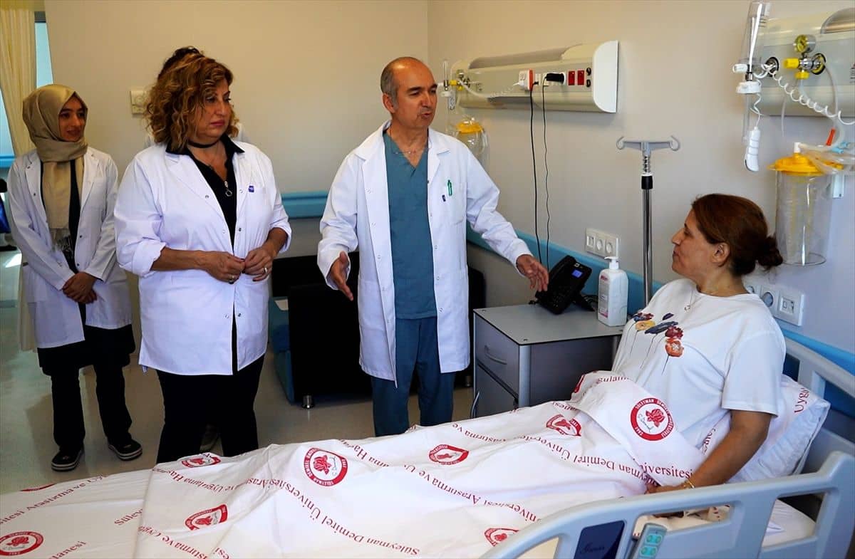 SDÜ'de 6 kg'lık dev miyom ameliyatla çıkarıldı SDÜ'de 6 kg'lık dev miyom ameliyatla çıkarıldı