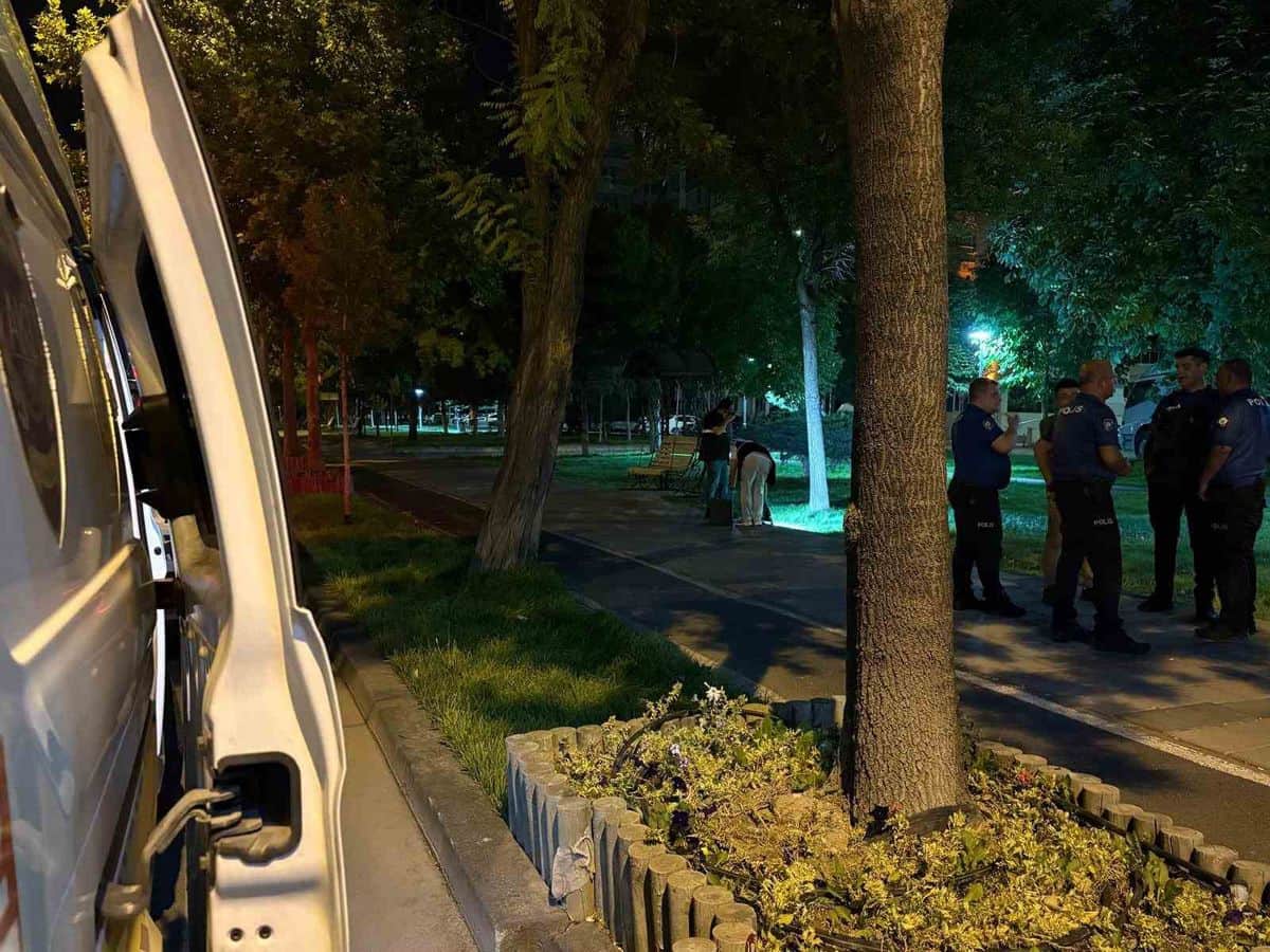 Kayseri'de Otostop Faciası: Kalbinden Bıçaklanan Genç Ağır Yaralandı Kayseri'de Otostop Faciası: Kalbinden Bıçaklanan Genç Ağır Yaralandı