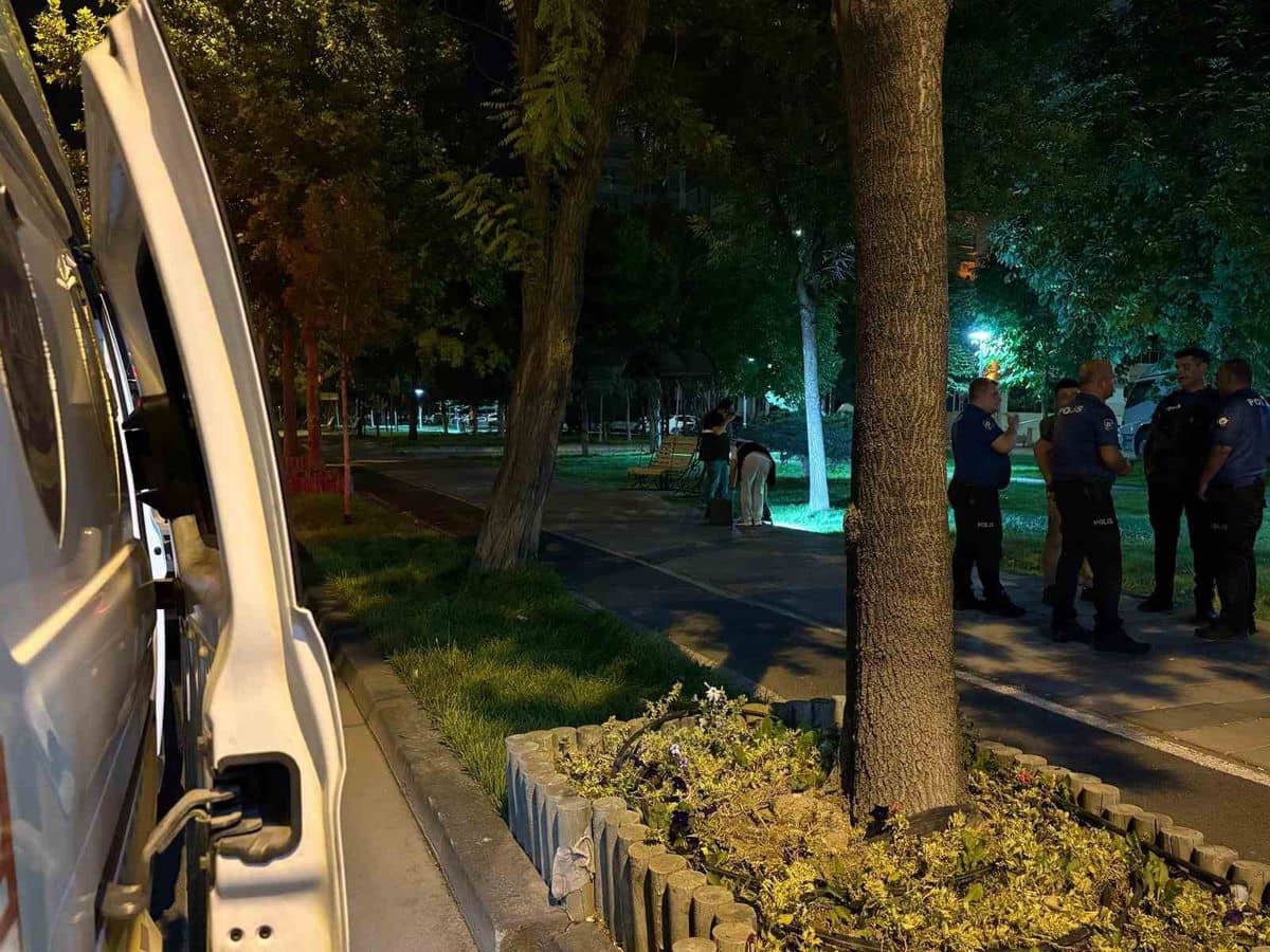 Kayseri'de Otostop Faciası: Kalbinden Bıçaklanan Genç Ağır Yaralandı Kayseri'de Otostop Faciası: Kalbinden Bıçaklanan Genç Ağır Yaralandı