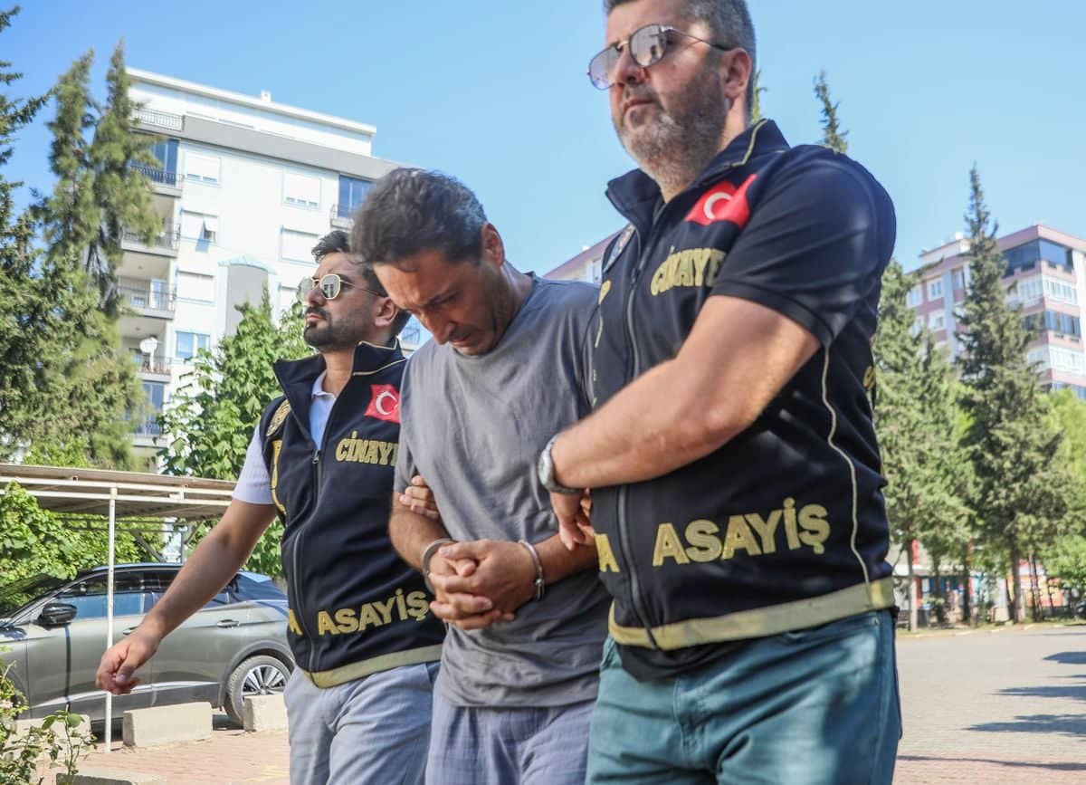 Antalya'da emekli polis, sevgilisini havalimanı otoparkında öldürdü Antalya'da emekli polis, sevgilisini havalimanı otoparkında öldürdü