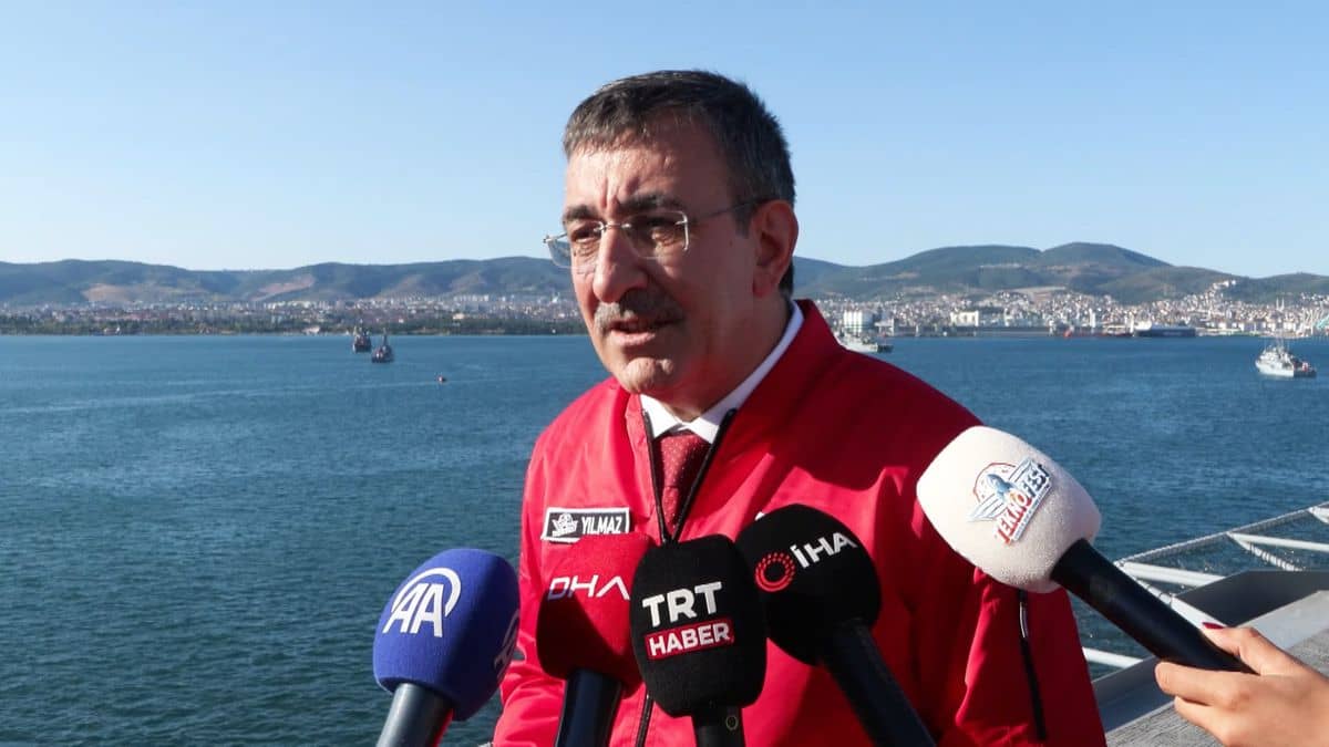 Cumhurbaşkanı Yardımcısı Yılmaz: Türkiye son 25 yılda savunma sanayiinde bir devrim yaşadı Cumhurbaşkanı Yardımcısı Yılmaz: Türkiye son 25 yılda savunma sanayiinde bir devrim yaşadı