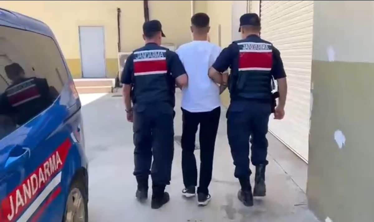 Kesinleşmiş 11 yıl cezayla aranan şahıs yakalandı Kesinleşmiş 11 yıl cezayla aranan şahıs yakalandı