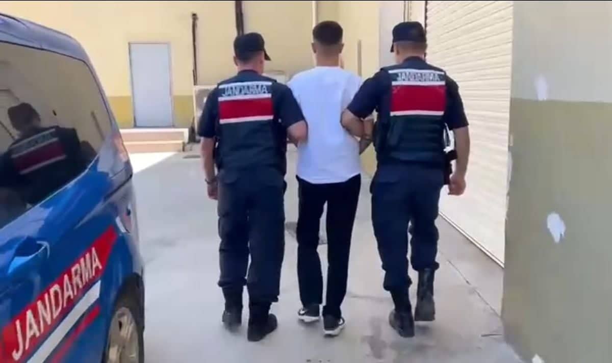 Kesinleşmiş 11 yıl cezayla aranan şahıs yakalandı Kesinleşmiş 11 yıl cezayla aranan şahıs yakalandı