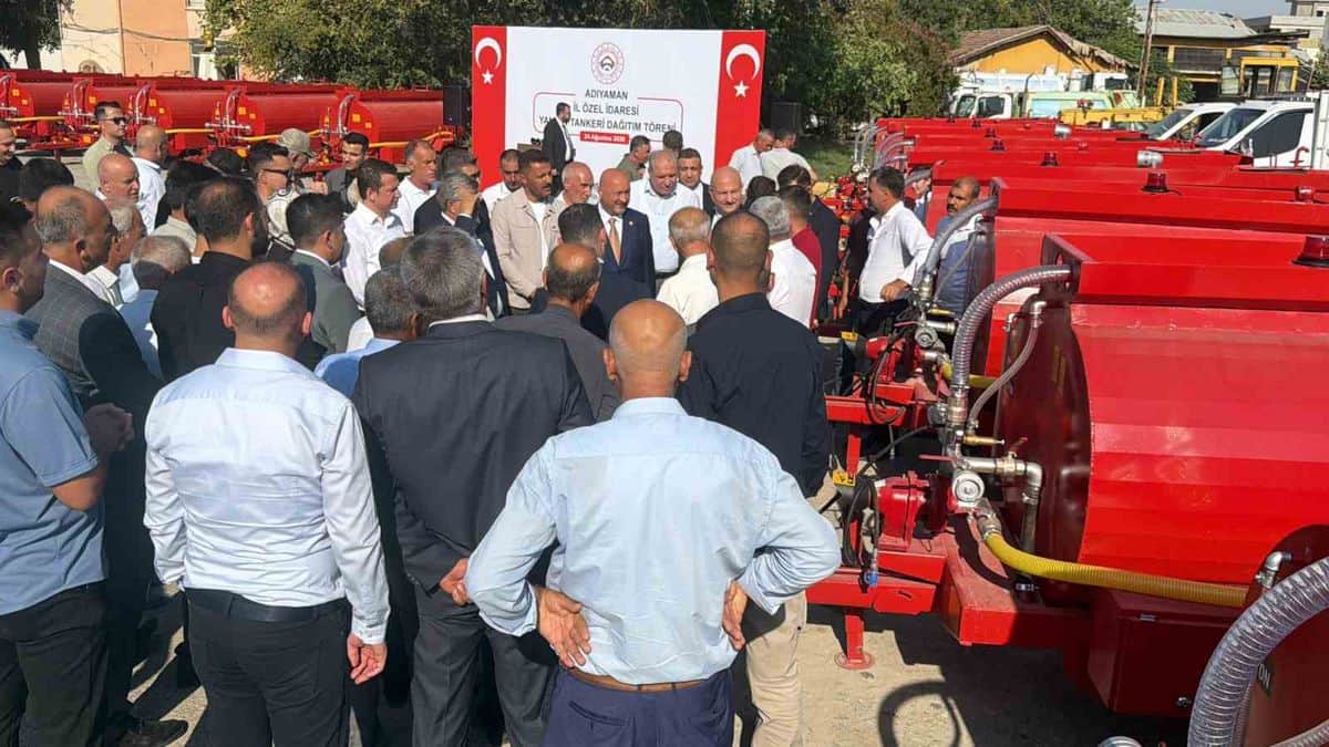 Adıyaman'da 20 Yangın Tankeri Köy Muhtarlarına Teslim Edildi Adıyaman'da 20 Yangın Tankeri Köy Muhtarlarına Teslim Edildi