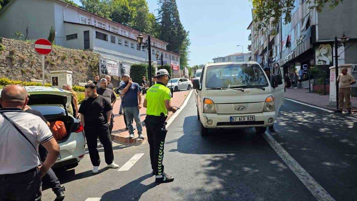 Ereğli’de yolun karşısına geçmek isteyen yayaya araç çarptı: 1 yaralı Ereğli’de yolun karşısına geçmek isteyen yayaya araç çarptı: 1 yaralı