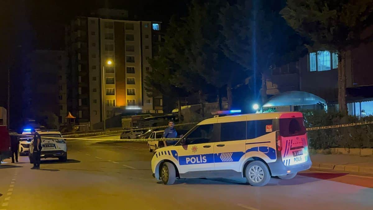 Kayseri'de Baba-Oğul Bıçaklı Kavgası: 2 Yaralı Kayseri'de Baba-Oğul Bıçaklı Kavgası: 2 Yaralı