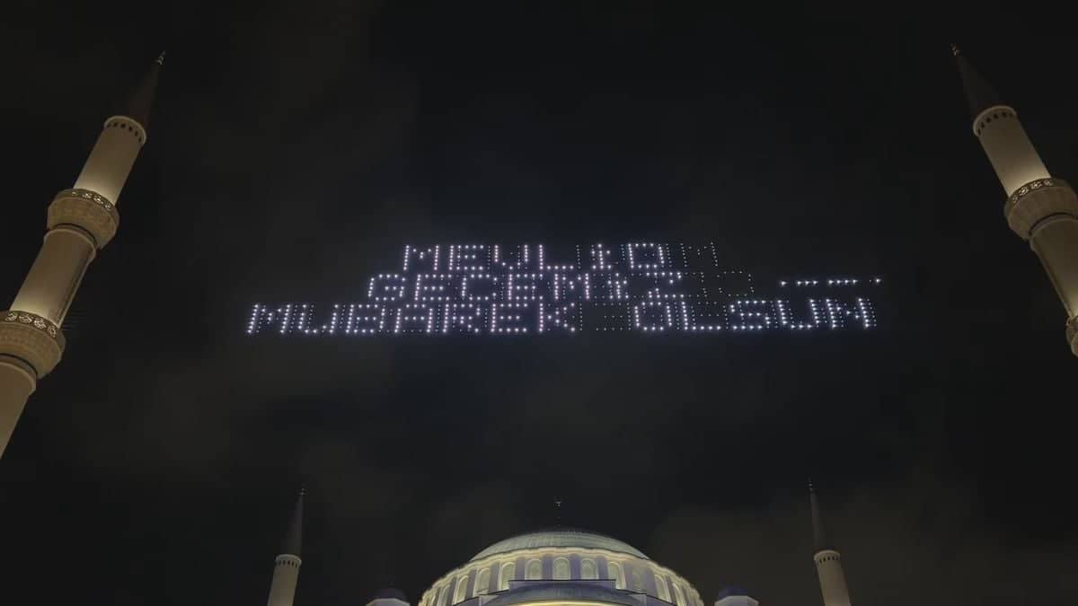 Mevlit Kandili Çamlıca Camisi'nde idrak edildi Mevlit Kandili Çamlıca Camisi'nde idrak edildi
