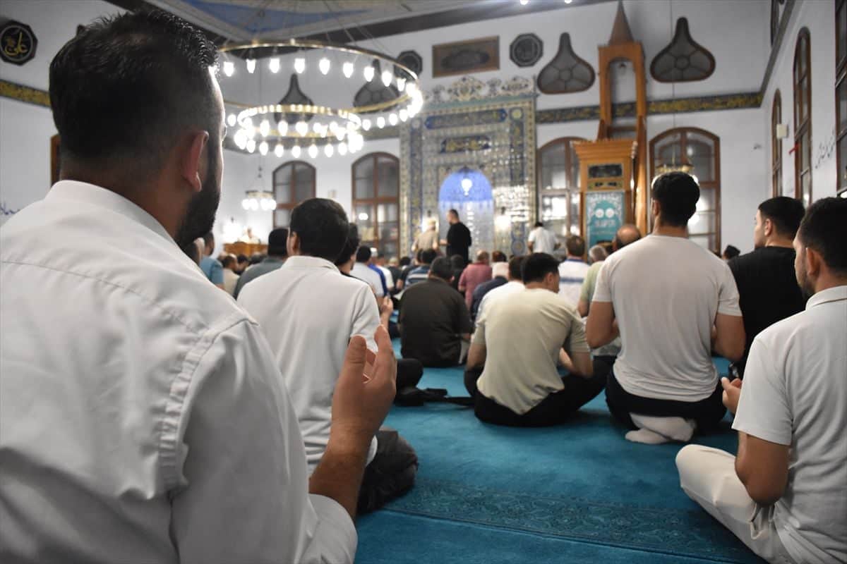 Sakarya, Düzce ve Karabük'te Mevlit Kandili Coşkusu Sakarya, Düzce ve Karabük'te Mevlit Kandili Coşkusu