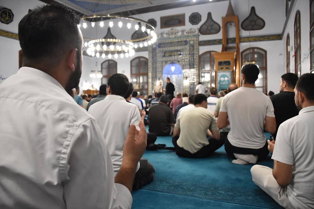 Sakarya, Düzce ve Karabük'te Mevlit Kandili Coşkusu Sakarya, Düzce ve Karabük'te Mevlit Kandili Coşkusu