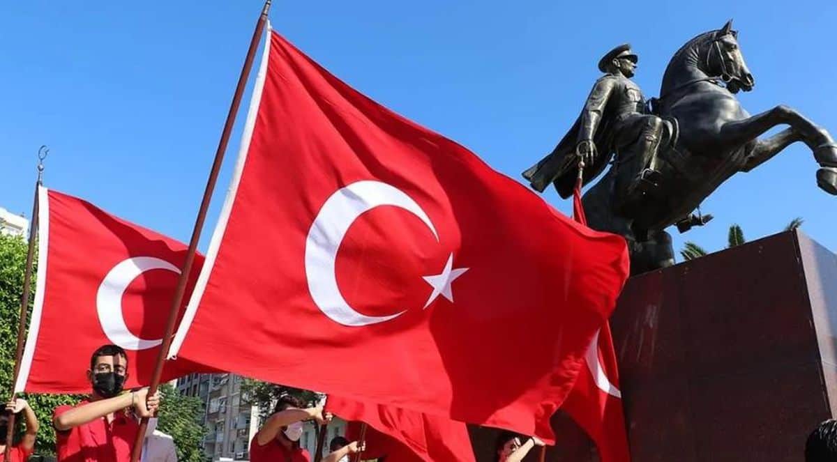 30 Ağustos resmi tatil mi, fazla mesai mi? 30 Ağustos resmi tatil mi, fazla mesai mi?