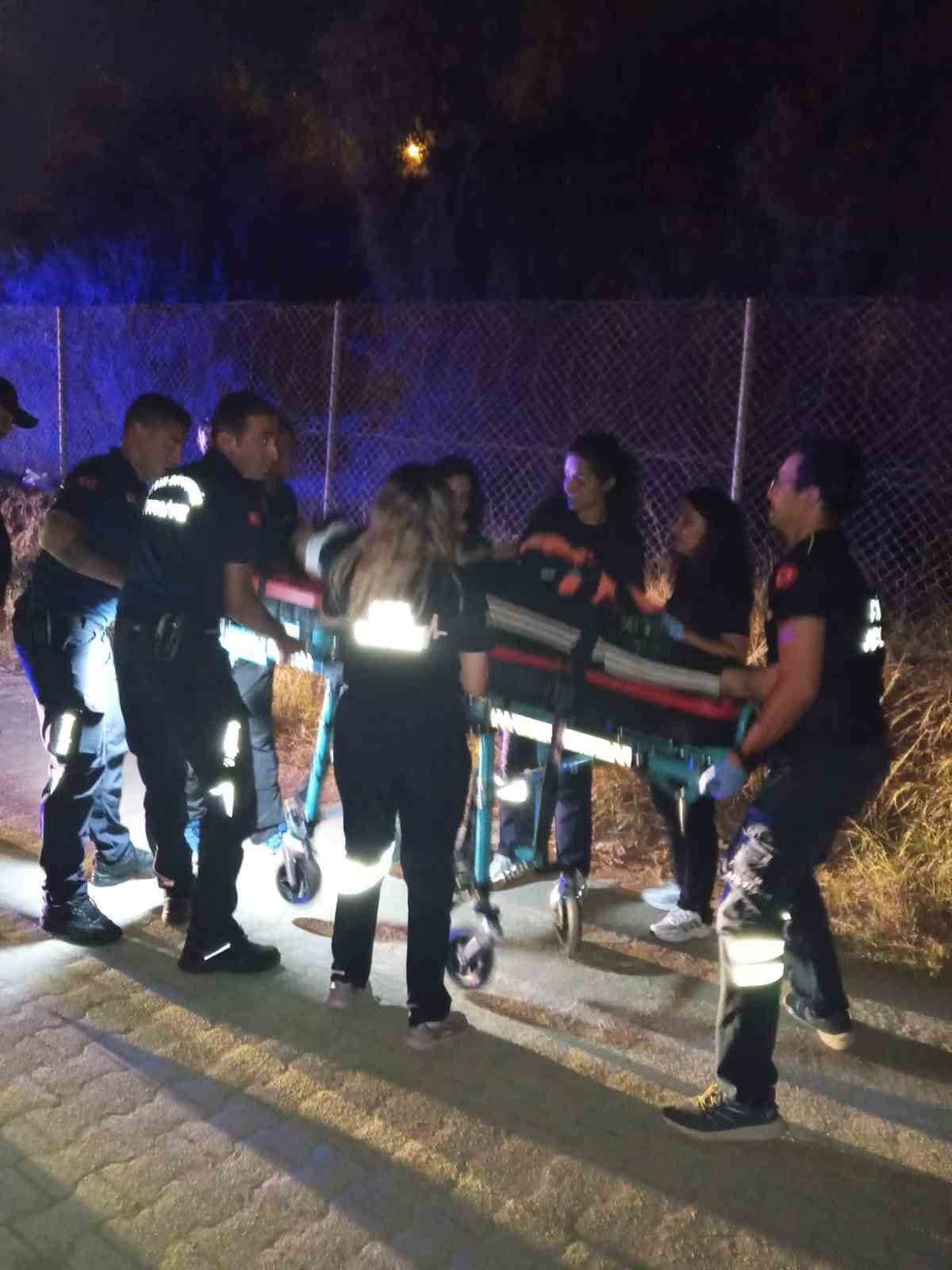 Efeler'de Ticari Araç Devrildi: Sürücü Sıkıştığı Araçtan Kurtarıldı Efeler'de Ticari Araç Devrildi: Sürücü Sıkıştığı Araçtan Kurtarıldı