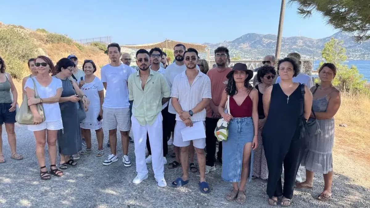 Bodrum'da Beach İşçilerinden İş Bırakma Eylemi: Kod-49 ile İşten Çıkarma Tepkisi Bodrum'da Beach İşçilerinden İş Bırakma Eylemi: Kod-49 ile İşten Çıkarma Tepkisi