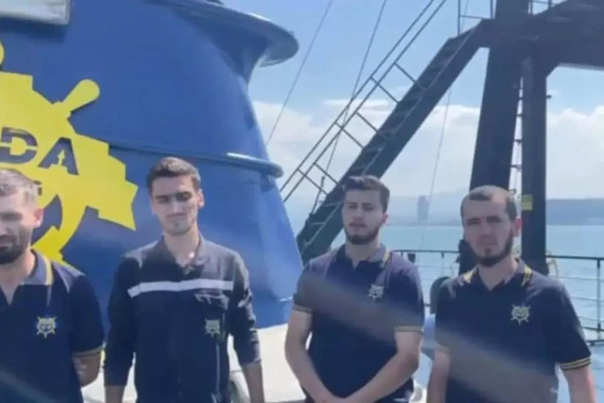 Cunda Denizcilik’te maaş krizi: İşçiler greve başladı Cunda Denizcilik’te maaş krizi: İşçiler greve başladı