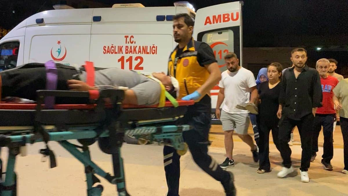 İnegöl'de kavga: Şişeyle yaralanan kişi tüfekle ateş açtı, 1 yaralı İnegöl'de kavga: Şişeyle yaralanan kişi tüfekle ateş açtı, 1 yaralı