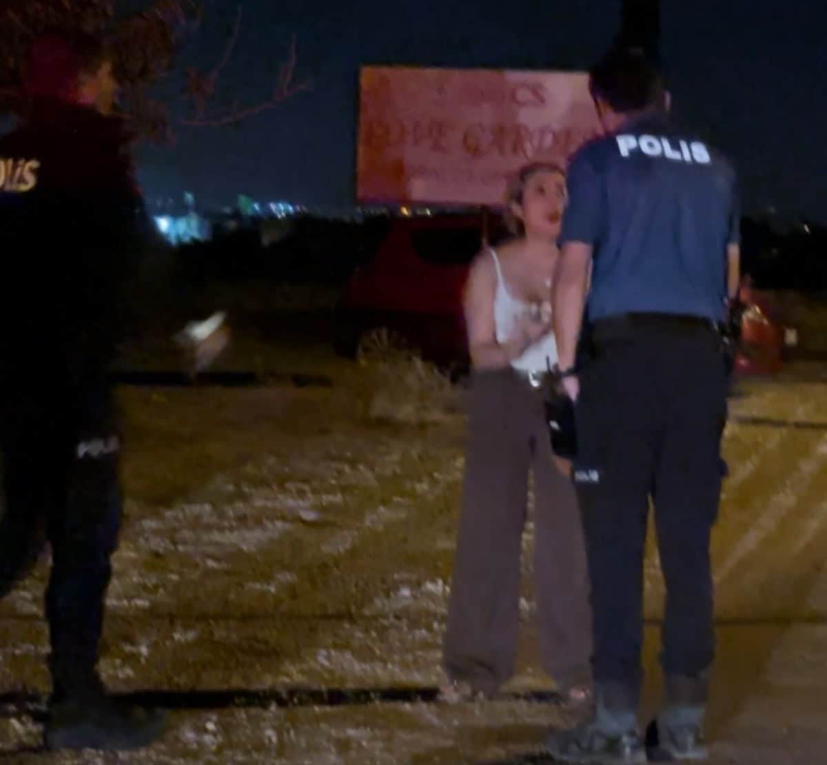 Aksaray'da Eski Sevgili Dehşeti: Kadın Polis Sayesinde Kurtarıldı Aksaray'da Eski Sevgili Dehşeti: Kadın Polis Sayesinde Kurtarıldı