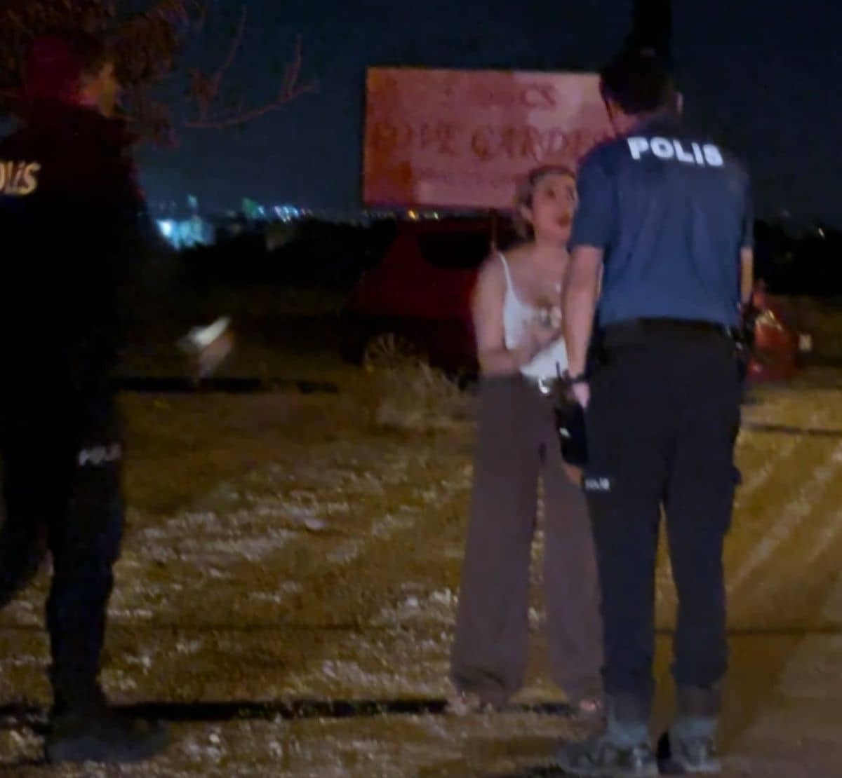 Aksaray'da Eski Sevgili Dehşeti: Kadın Polis Sayesinde Kurtarıldı Aksaray'da Eski Sevgili Dehşeti: Kadın Polis Sayesinde Kurtarıldı