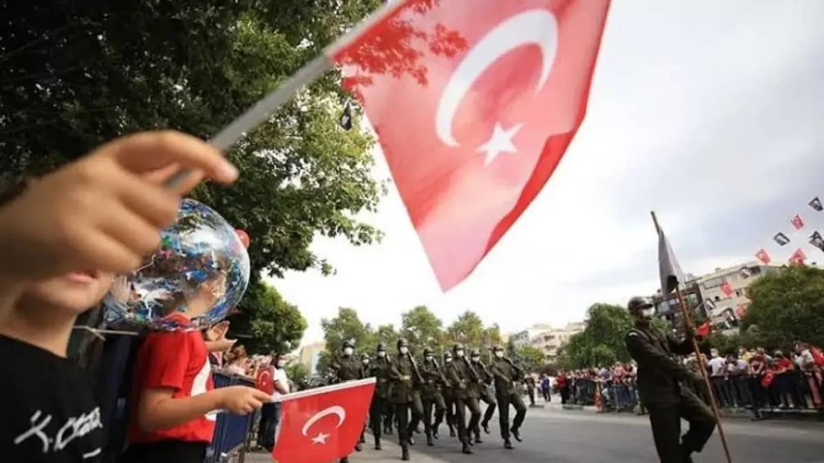 30 Ağustos 2026'da Pazar Gününe Denk Geliyor: Pazartesi Tatil Değil 30 Ağustos 2026'da Pazar Gününe Denk Geliyor: Pazartesi Tatil Değil