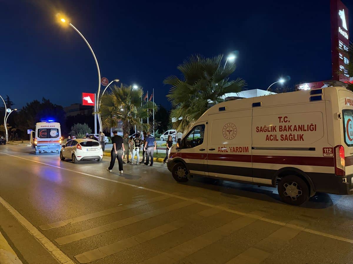 Edirne'de Otomobil-Motosiklet Kazası: 2 Yaralı Edirne'de Otomobil-Motosiklet Kazası: 2 Yaralı