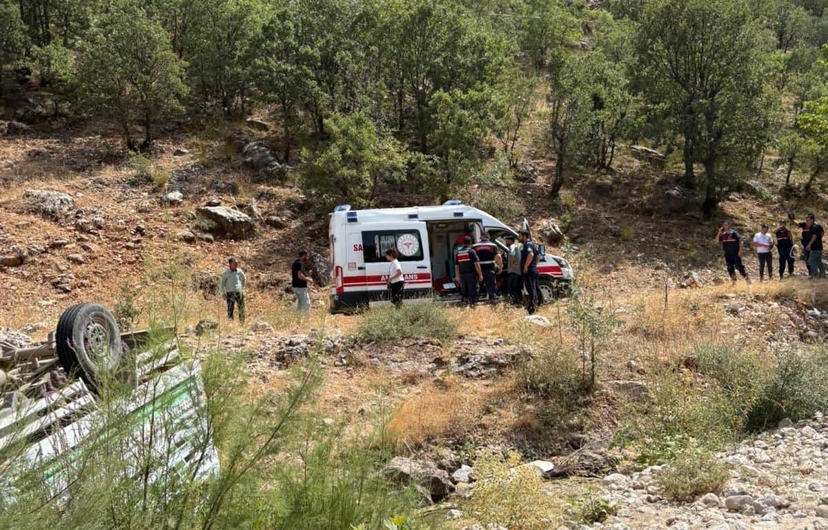 Kahta'da Kamyonet Kazası: Şehit Babası Hayatını Kaybetti Kahta'da Kamyonet Kazası: Şehit Babası Hayatını Kaybetti