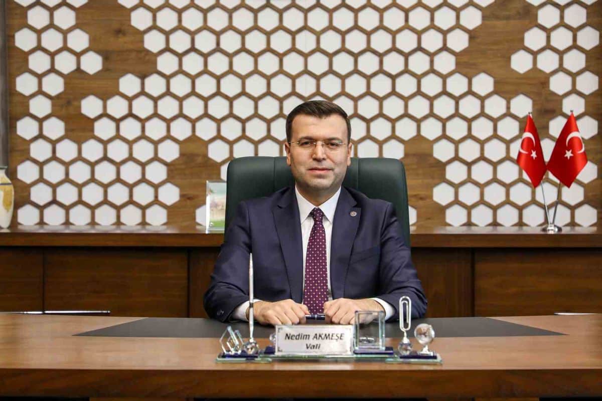 Vali Akmeşe: "30 Ağustos, milletimizin bağımsızlık iradesinin simgesidir" Vali Akmeşe: "30 Ağustos, milletimizin bağımsızlık iradesinin simgesidir"