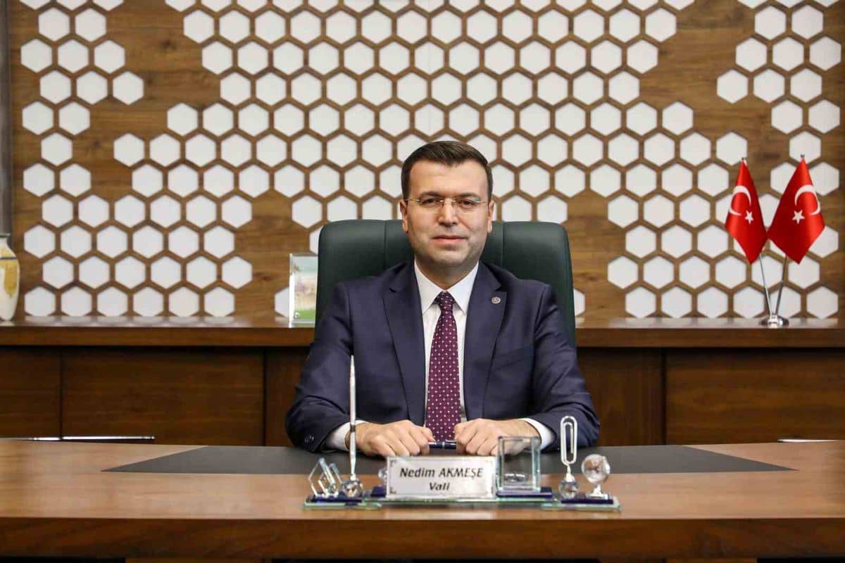 Vali Akmeşe: "30 Ağustos, milletimizin bağımsızlık iradesinin simgesidir" Vali Akmeşe: "30 Ağustos, milletimizin bağımsızlık iradesinin simgesidir"