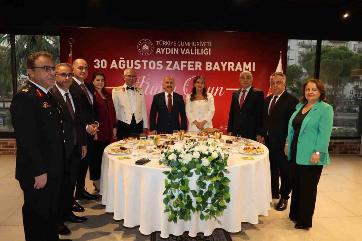 Aydın’da Zafer Bayramı resepsiyonu gerçekleştirildi Aydın’da Zafer Bayramı resepsiyonu gerçekleştirildi