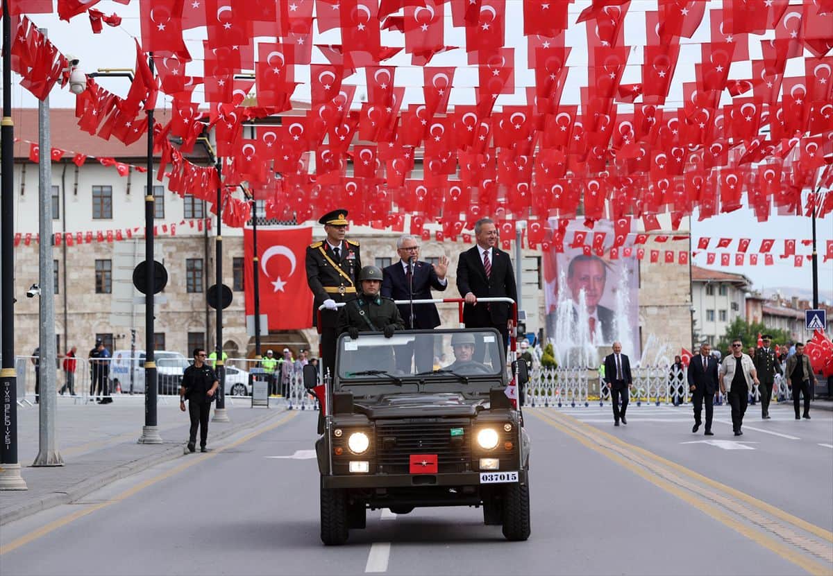 Büyük Zafer'in 104. yılı İç Anadolu'da 7 ilde törenlerle kutlandı Büyük Zafer'in 104. yılı İç Anadolu'da 7 ilde törenlerle kutlandı