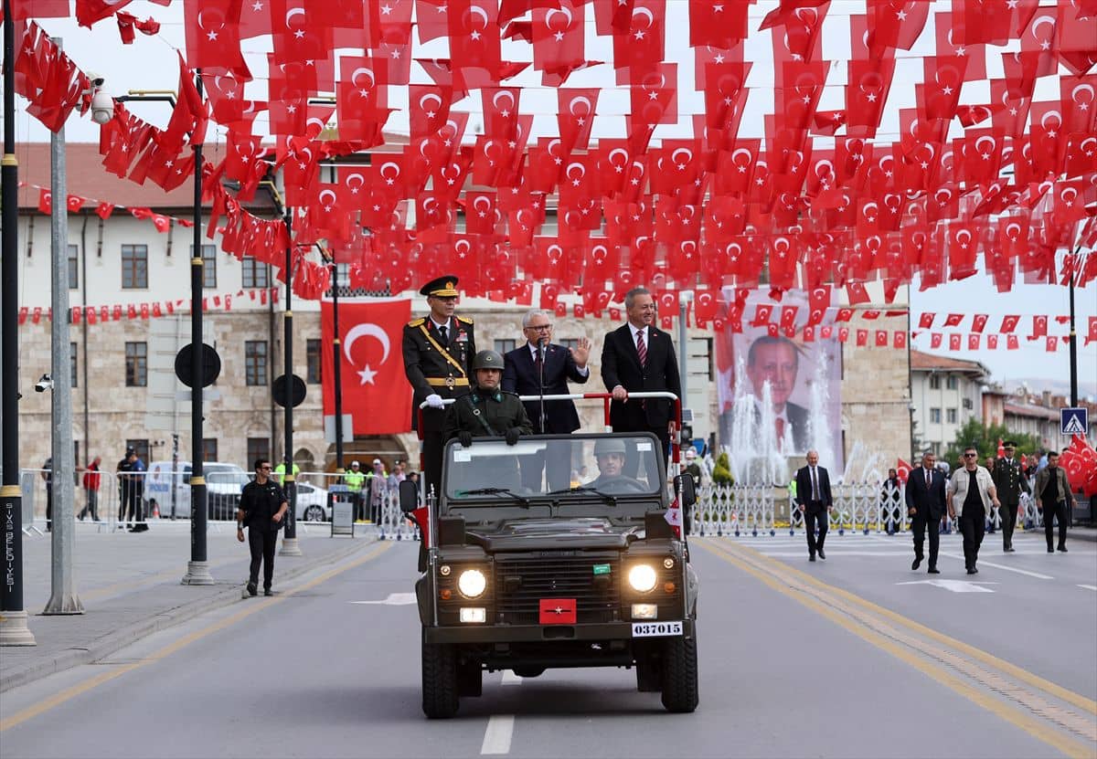 Büyük Zafer'in 104. yılı İç Anadolu'da 7 ilde törenlerle kutlandı Büyük Zafer'in 104. yılı İç Anadolu'da 7 ilde törenlerle kutlandı