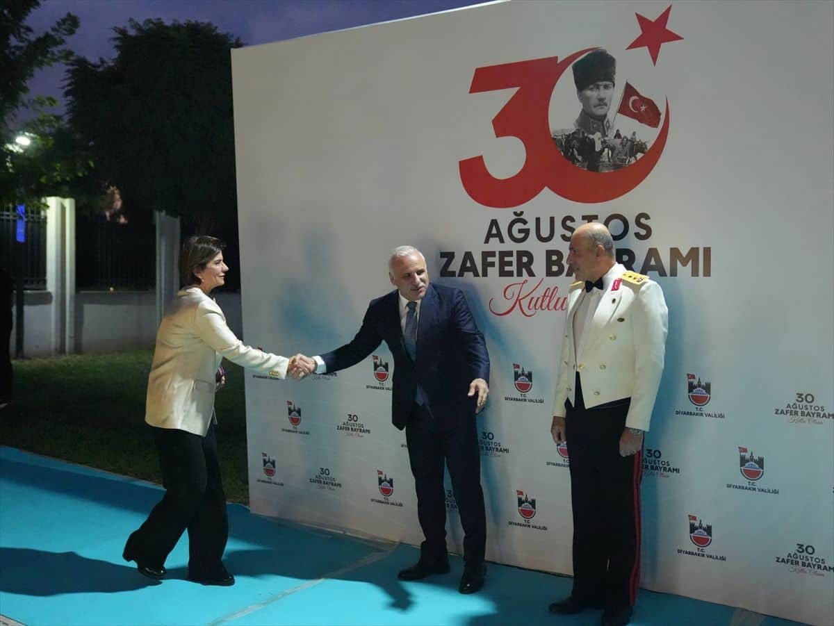 Diyarbakır'da Zafer Bayramı Resepsiyonu Diyarbakır'da Zafer Bayramı Resepsiyonu