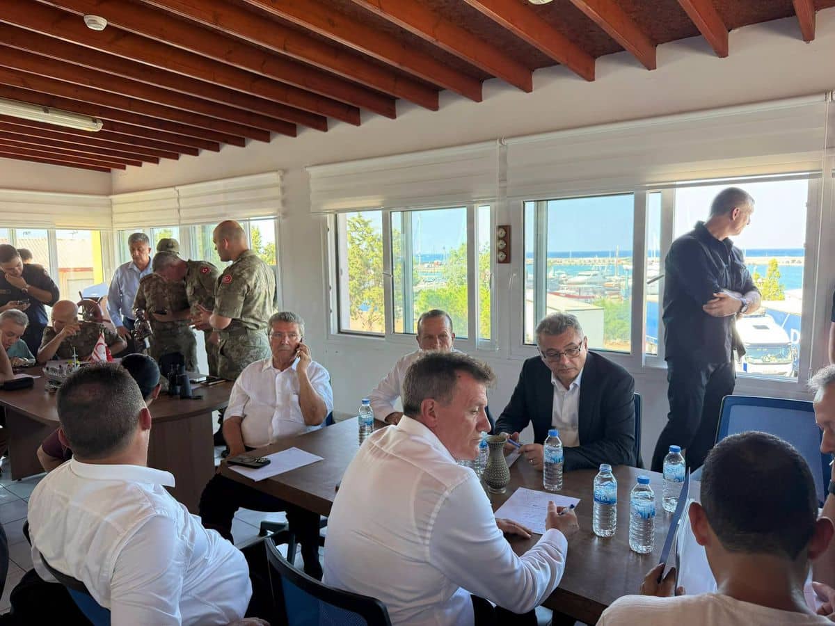 KKTC Başbakanı Üstel Girne'deki Gemi Kazasında Kriz Masasına Başkanlık Etti KKTC Başbakanı Üstel Girne'deki Gemi Kazasında Kriz Masasına Başkanlık Etti
